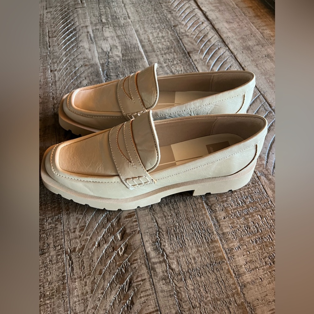 Dolce Vita Women’s Size 7.5 Elias Sesame Crinkle Patent Chunky Sole Loafers